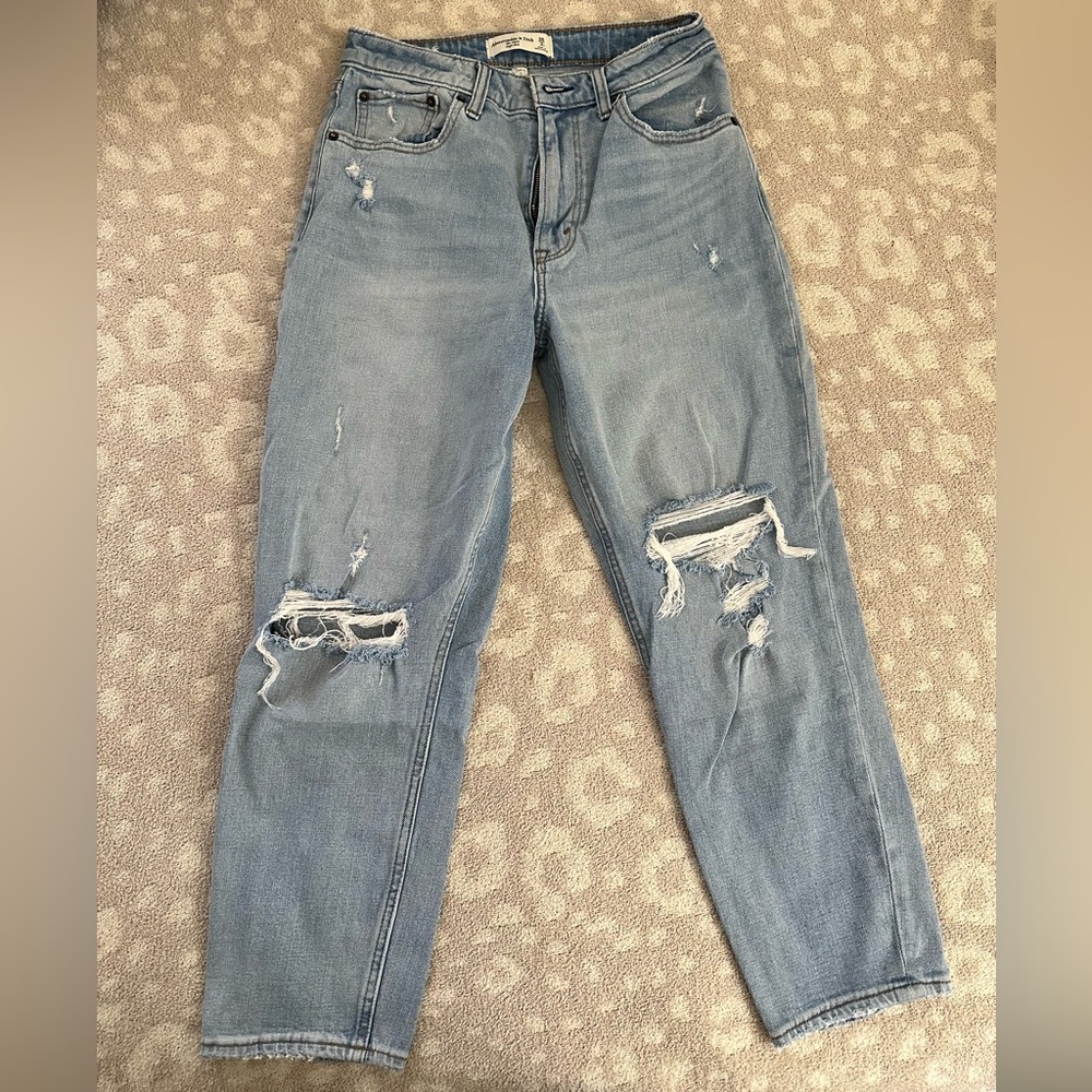 A&F The Mom High Rise jeans 2/26s